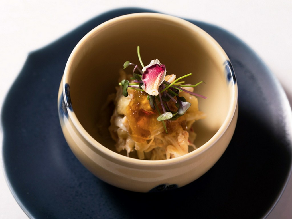 ひと皿にアイデアを詰め込んだ『函館毛ガニと焼き茄子』