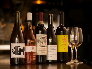 お酒は有機農法でつくられたBIOワインを多数ラインナップ