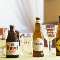 ベルギービールの品揃えは常時60種。料理に合わせて選べます