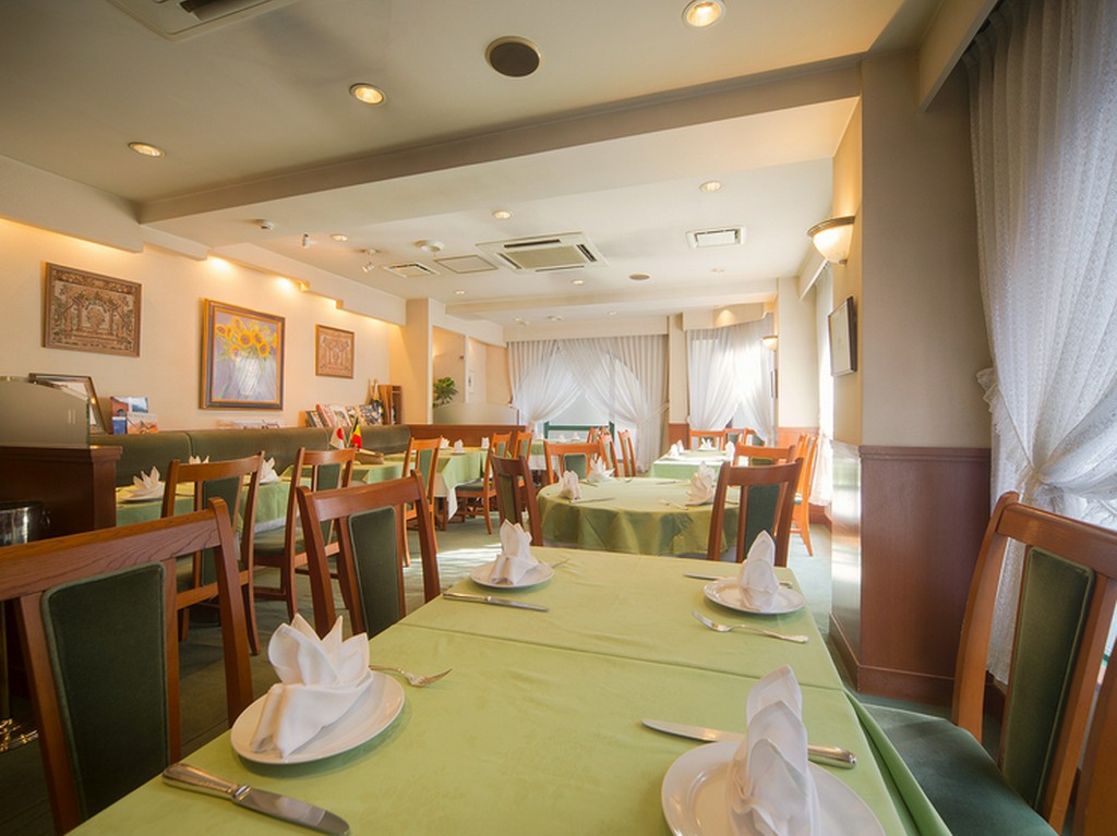 大人がゆっくりと過ごせる、クラシカルなレストラン