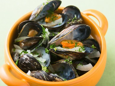 本場仕込みのボリュームがうれしい『ムール貝の白ワイン蒸し』