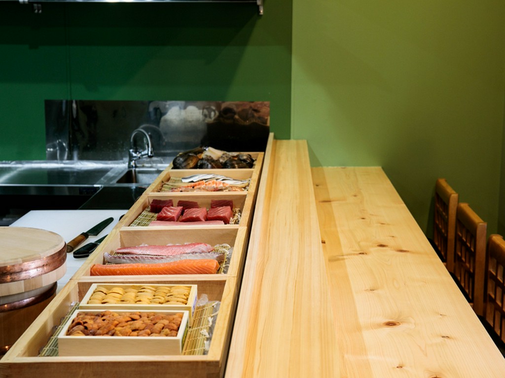 2～3人の女子会にぴったり！　旬魚介で彩るネタケースも楽しみ