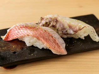 ネタがある時はぜひ注文を！　甘みも食感も極上『金目鯛の握り』