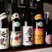 焼酎は、芋焼酎を中心に7種類以上そろえています。おなじみの「魔王」をはじめ、元祖プレミア芋焼酎の「伊佐美」や「薩摩乃薫・純黒」など、どれもこだわりの味覚。