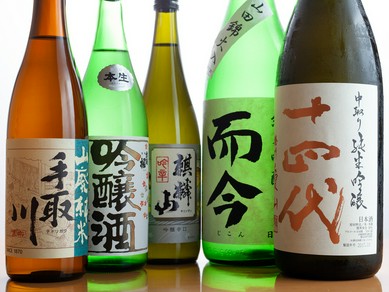 キリッ＆すっきりとした食中酒から、プレミアム日本酒までが揃う