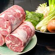 『ラムしゃぶ』で使用しているラム肉はニュージーランド産の最高級のものを使用。他のお肉と比べて、低カロリーで高たんぱく、しかも脂肪を燃焼させる「カルニチン」を多く含んでいるのでまさにヘルシーメニュー。