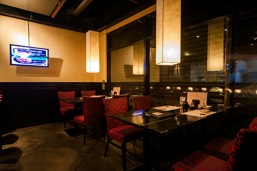 夜のすすきのの街を見ながら楽しいお食事を!