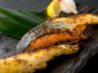 自家製味噌に付け込み熟成させて焼き上げることで、魚の旨味が凝縮されたジューシーな『西京焼』