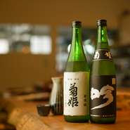 日本酒は旬を大切に、その時期にしか飲めない限定の地酒は10種類以上。白山市内で醸造されている『菊姫』は普通酒からゆっくりと歳月をかけ熟成させた希少な「菊理媛」までラインナップされています。