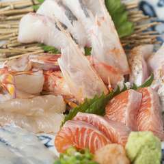 新鮮な海の幸をお任せで『お任せ造り盛り合わせ』