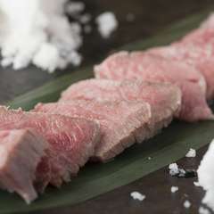 何もつけずに食べるのがおすすめ『山形牛の塩釜焼き』