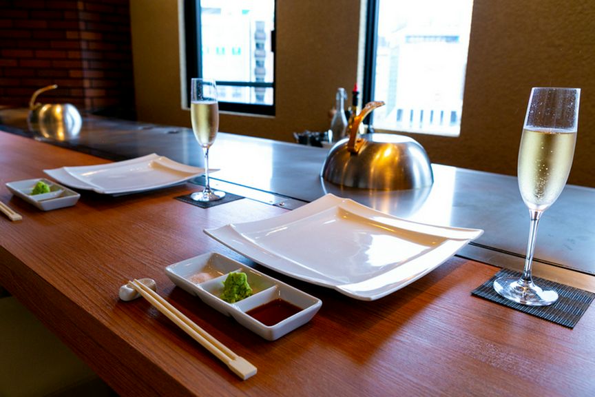 エレガントなムードに包まれて、まったり楽しむ大人のデート