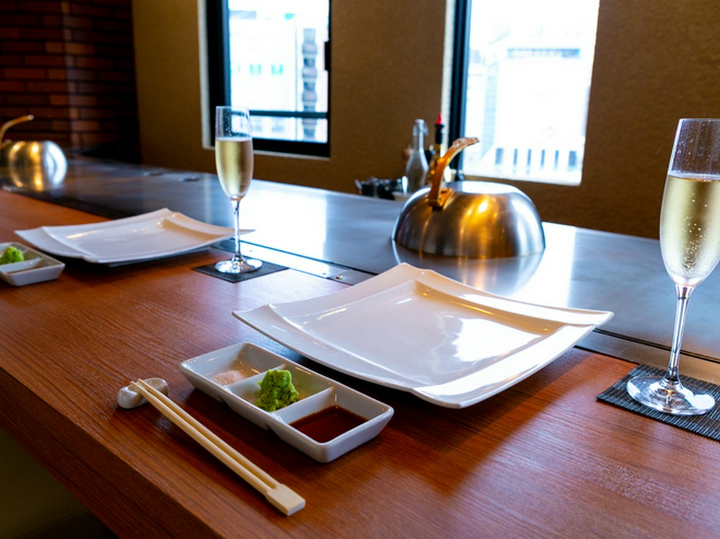 エレガントなムードに包まれて、まったり楽しむ大人のデート