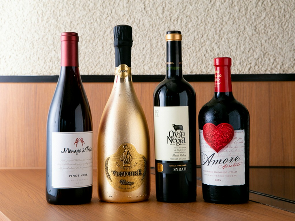 記念日には、ケーキ付の特別なコースとワインでお祝いを