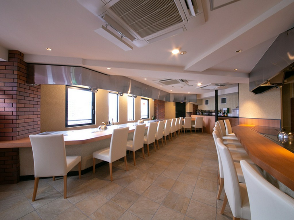 美味しいものを知り尽くした大人たちが集う、優雅な社交場