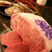 ・サラダ
・スープ
・豆腐ステーキ
・季節の焼き野菜
・本日の一品
・特選神戸牛ステーキ ヘレ130g or サーロイン150g
・ガーリックライス
・デザート