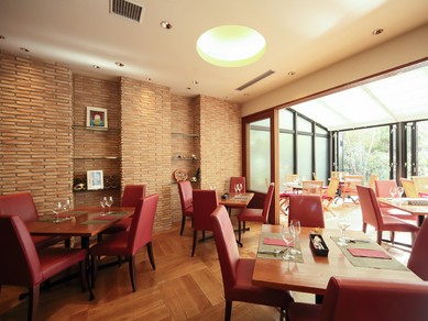 ヨーロッパ調の店内は、ゆったりとくつろげる憩いの空間