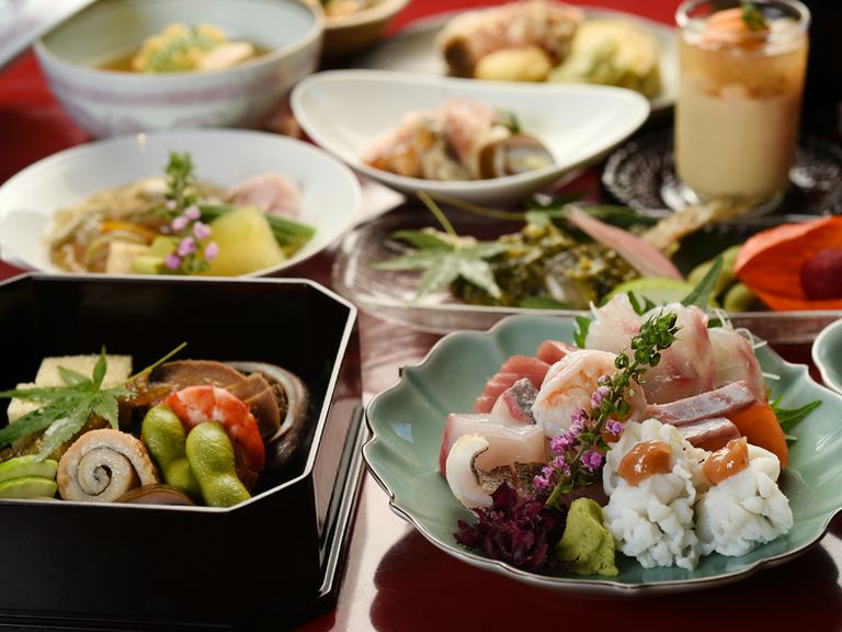 店主が織りなす四季折々の料理。一期一会の逸品をいただく『おまかせ会席』