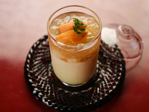 『おまかせ会席』料理一例（冷製茶碗蒸し）