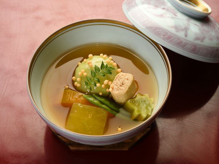 『おまかせ会席』料理一例（煮物）