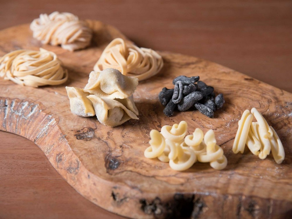 バリエーション豊かに揃えられた麺と、日替わりソースの組み合わせが楽しい『パスタ』