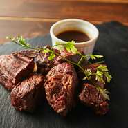 コレがオススメ！！牛の横隔膜の助骨側「サガリ」。
赤身でヘルシーで柔らかな肉質です。