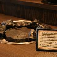 お肉をふっくら美味しく焼き上げる溶岩石