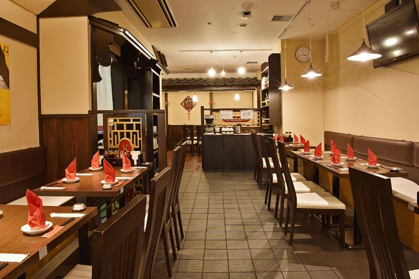 最大70名までの宴会に使える、広いダイニングフロア
