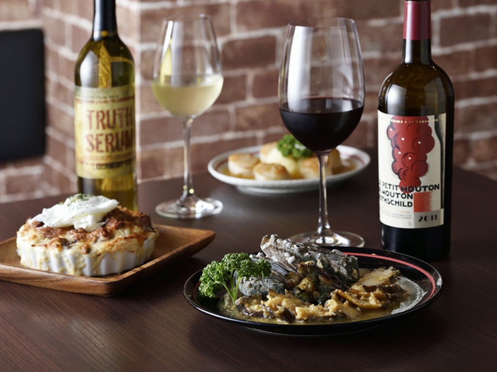 濃厚ソースを使った欧風料理はワインと味わうのがオススメ