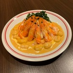 シュリンプシェルとバターやトマトでコクを最大限に引き出したアメリケーヌソース仕立。
フライドパセリとポテトニョッキの付け合わせで。
