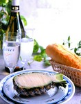 パイナップルをまるごと使い、新鮮な果汁から1個ずつ丁寧に仕上げました。