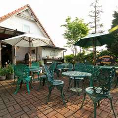 本館や別館、ガーデンテーブルなど、趣の異なるお席を用意