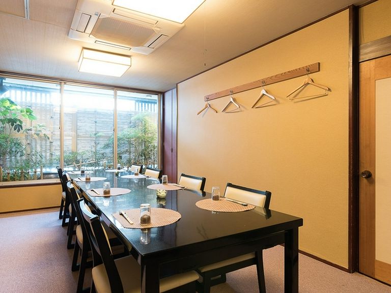 趣あふれる和の空間で、穏やかに食事を楽しむ特別な時間