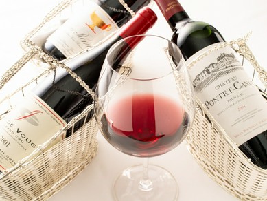 フランスワインを中心に、常時120種以上と充実のラインナップ