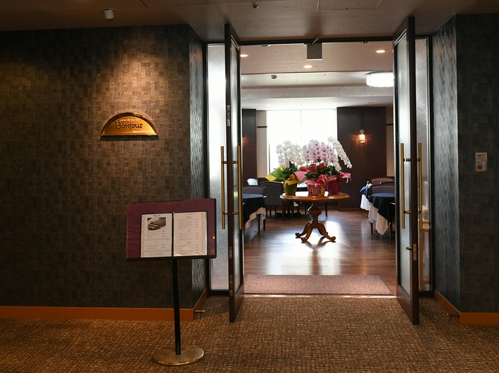 ひだホテルプラザ内にある【仏蘭西料理ボンジュール】