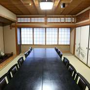 確かな腕を持つ大将がつくる、新鮮で豪華な会席料理をリーズナブルな料金で堪能することができます。食事をする席はすべてが個室。おいしい料理と快適な空間で、至福のひとときを過ごせます。