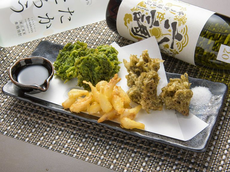 熱々の天ぷらでいただく、とれたての『生あおさ・もずく・島らっきょの天ぷら』