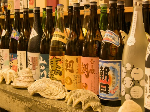 ずらりと並んだ自慢の黒糖焼酎