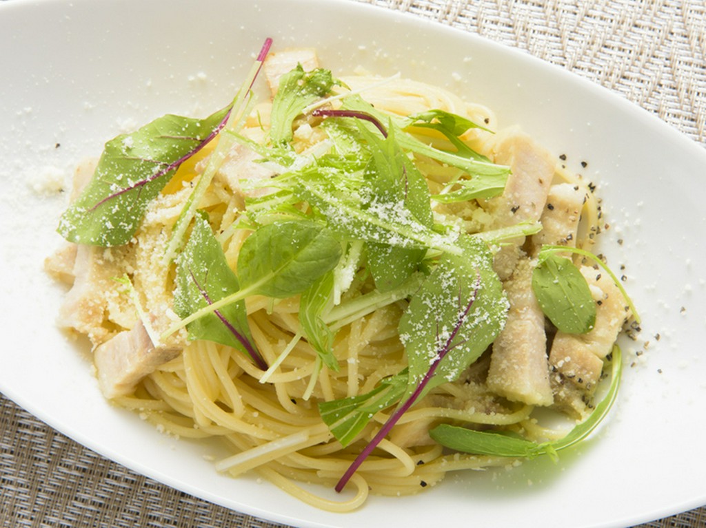 鹿児島産の食材を組み合わせた『塩豚のグラナオイルパスタ』