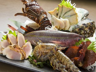 奄美の大自然「海・山・川」が育んだ、新鮮な海鮮とジビエ食材