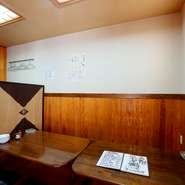 10名までで利用できる半個室があり、家族や少人数でのグループでも使いやすいお店。周りを気にせず盛り上がれるのが半個室の良さです。美味しい料理を食べて、お酒を飲んで、心ゆくまで楽しいひとときを。