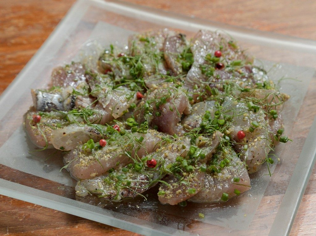 沖縄の海の幸を満喫できる『近海魚のカルパッチョ』