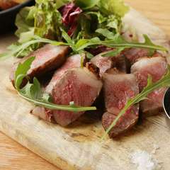 北海道産を中心とした国産A4ランクの牛肉を使用しております。