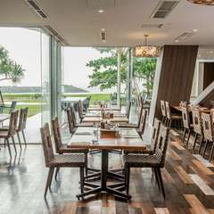 目の前に広大な海と青い空が広がる、絶好のロケーション