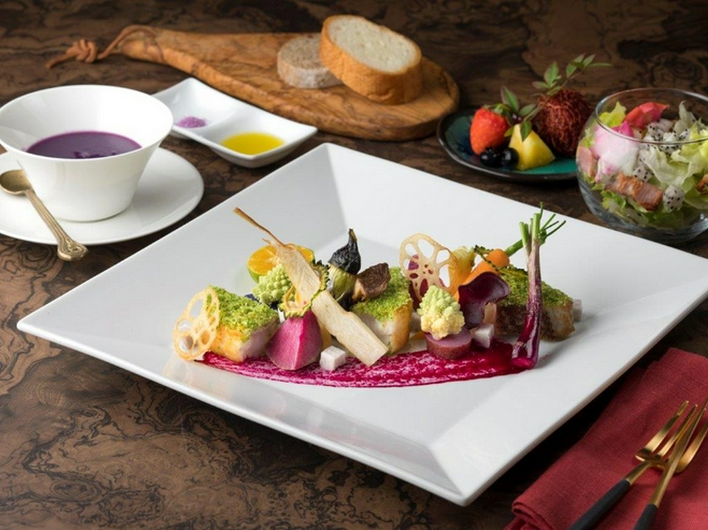 美ら島野菜をふんだんに取り入れたヘルシーなランチ