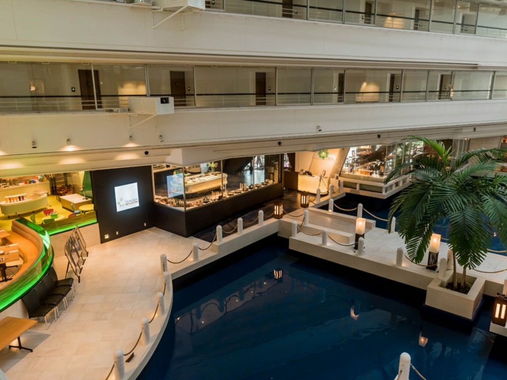 洗練されたホテル空間で味わう、伝統的な沖縄料理