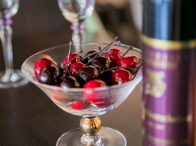 カフェならではのオリジナルサワーやワインを満喫