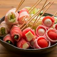 お酒のあてにぴったりの肉巻き。種類豊富にご用意しております。