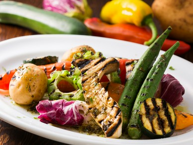 季節野菜のほとばしる旨みと食感が最高『沖縄県産野菜のグリル』