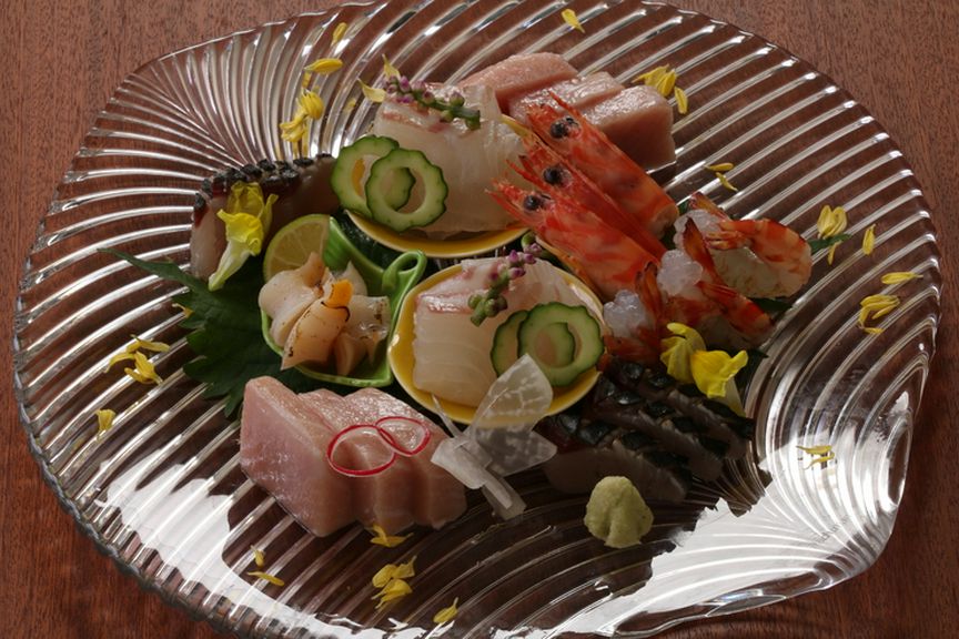 きめ細やかな肉質で柔らかい「熊野牛」や白浜の海の幸